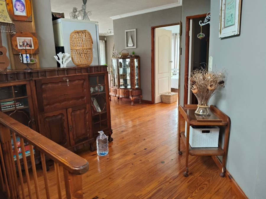 6 Bedroom Property for Sale in Paradise Beach Eastern Cape